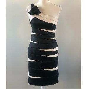 EUC WORE ONCE Cute black/cream detailed sheath